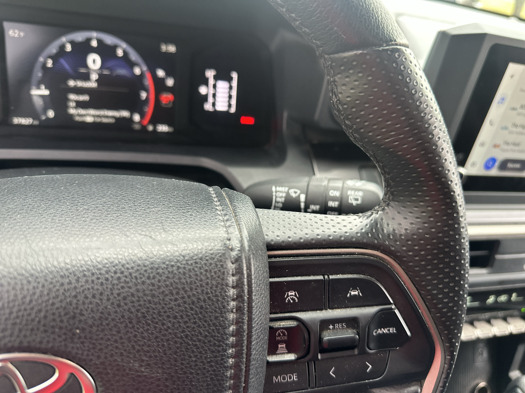 Used 2025 Toyota 4Runner SR5 AWD/4WD image 25