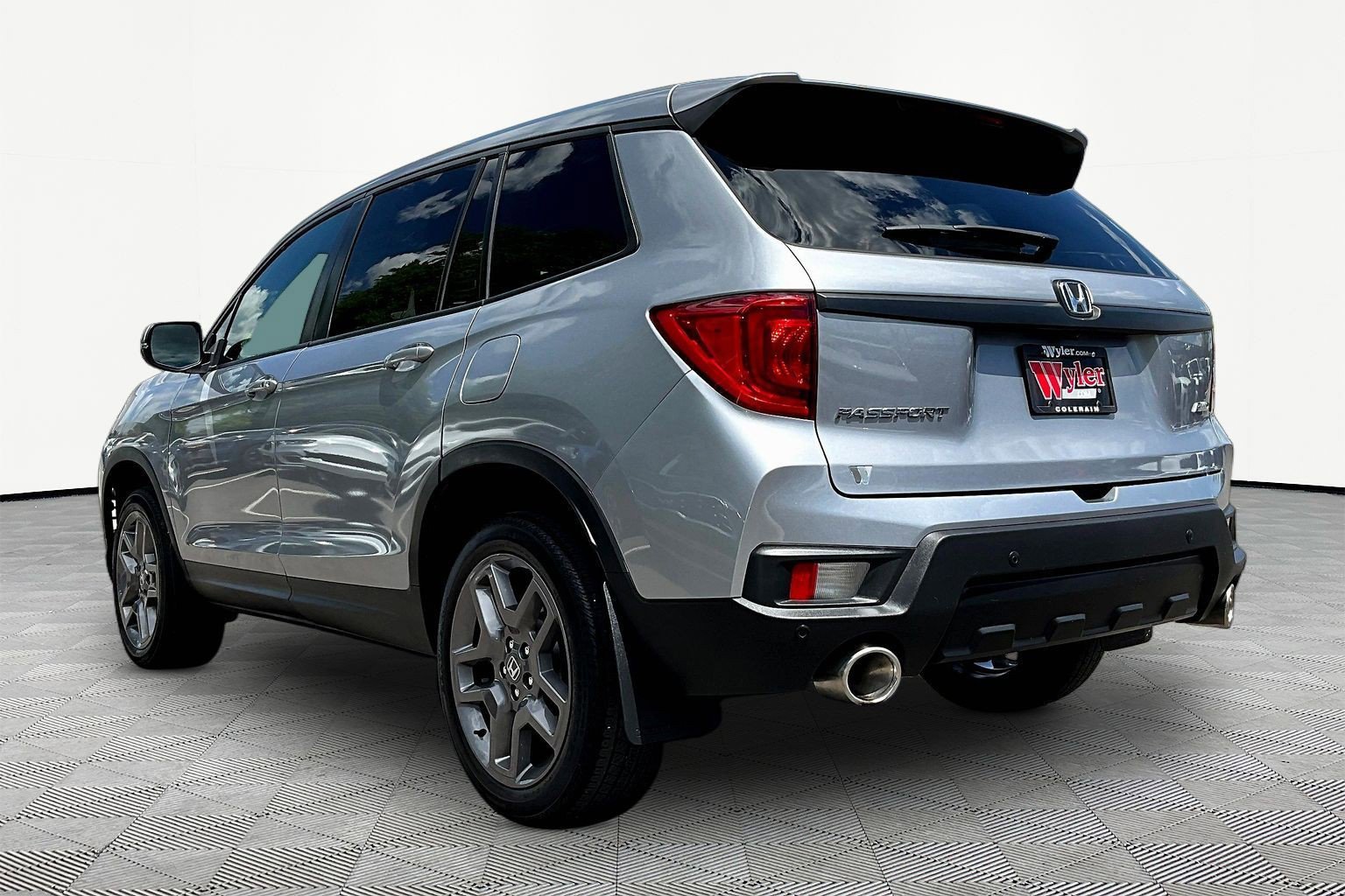 Used 2023 Honda Passport EX-L image 4