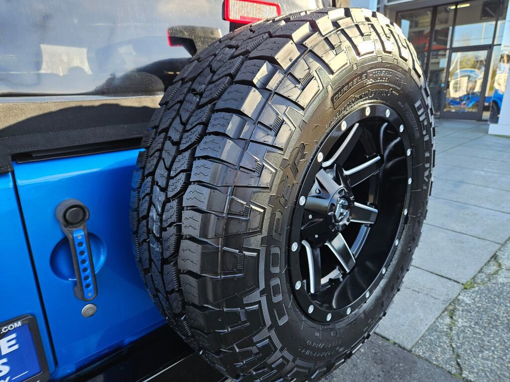 Used 2015 Jeep Wrangler Unlimited Sahara image 12