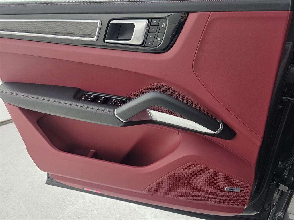 Used 2023 Porsche Cayenne Turbo image 27