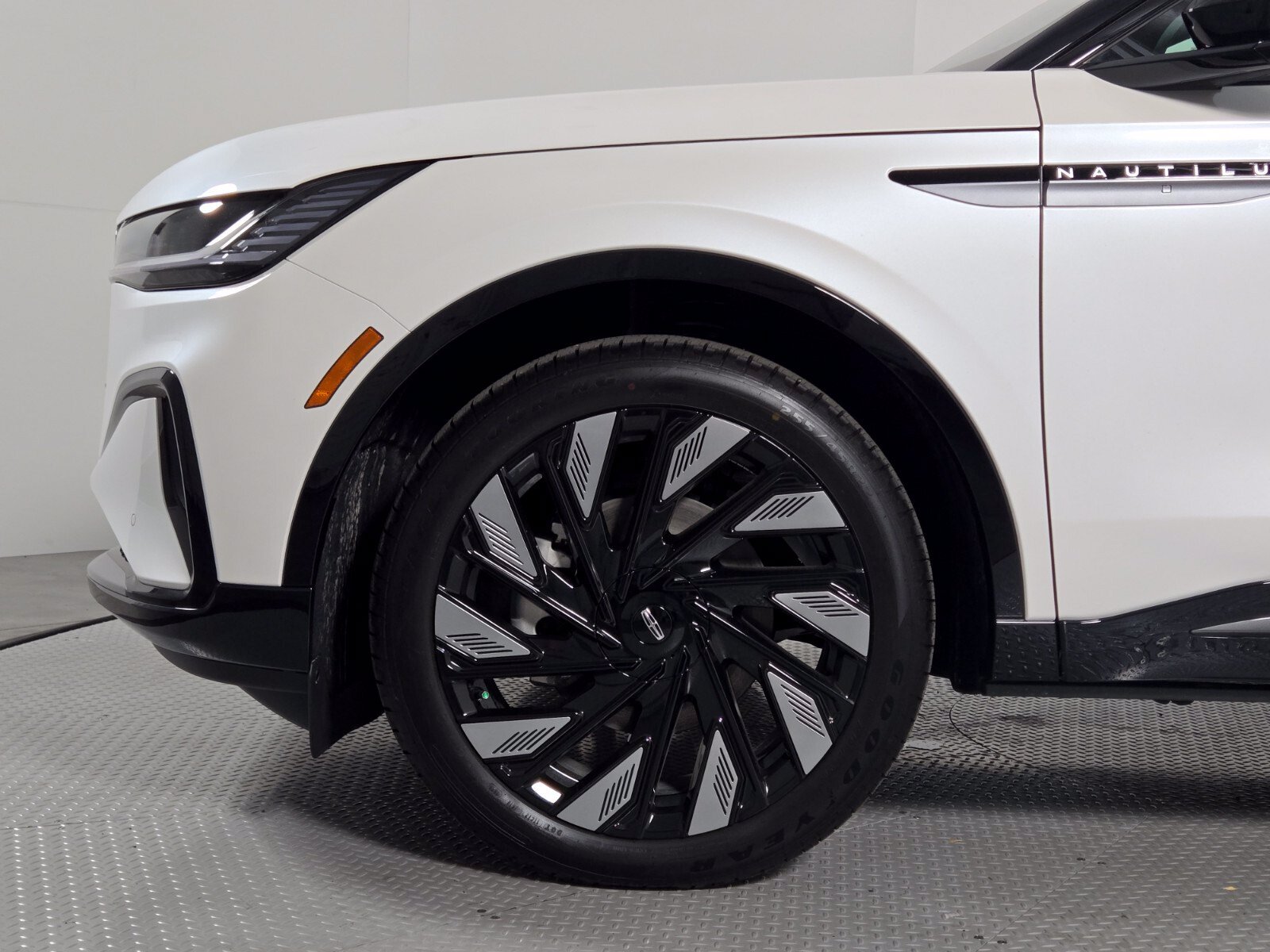New 2026 Lincoln Nautilus Reserve AWD/4WD image 11