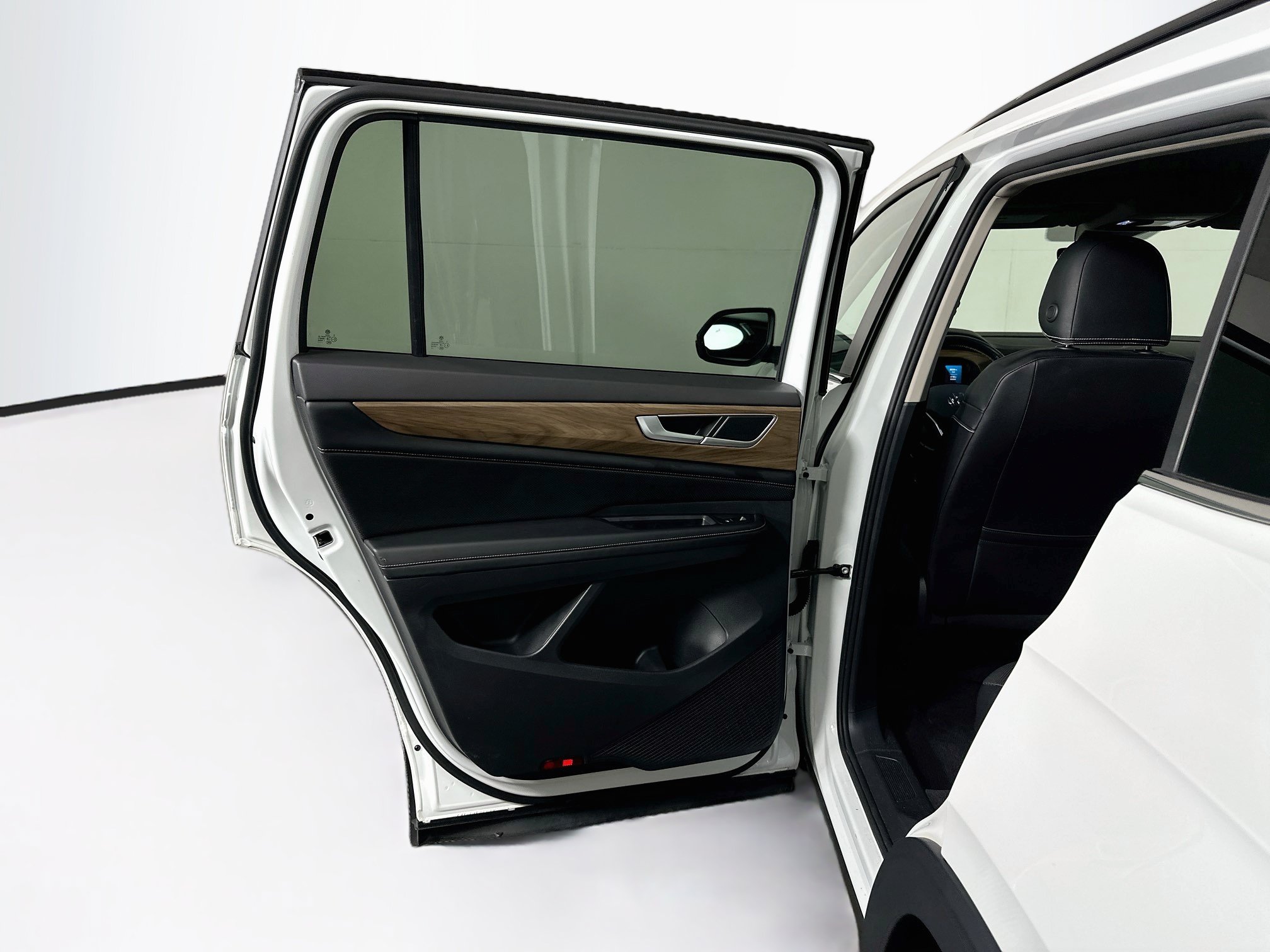 Used 2024 Volkswagen Atlas SE FWD image 25