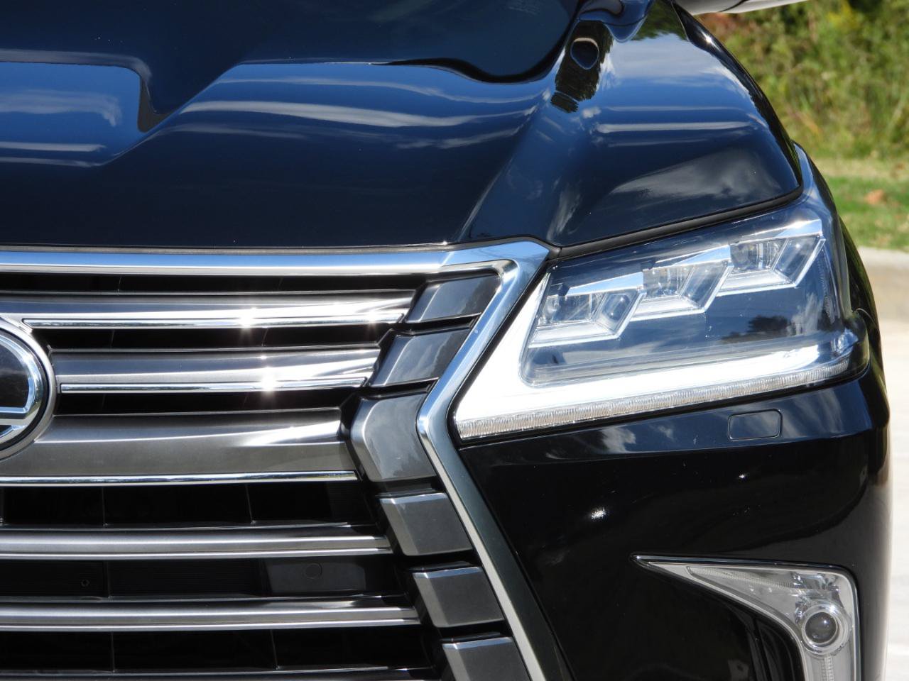 Used 2016 Lexus LX 570 4WD w/ 3rd Row & Luxury Pkg image 55