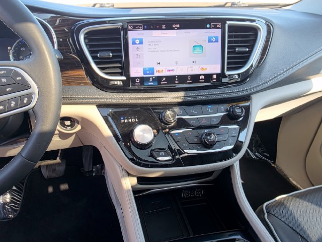 Used 2024 Chrysler Pacifica Limited FWD image 20