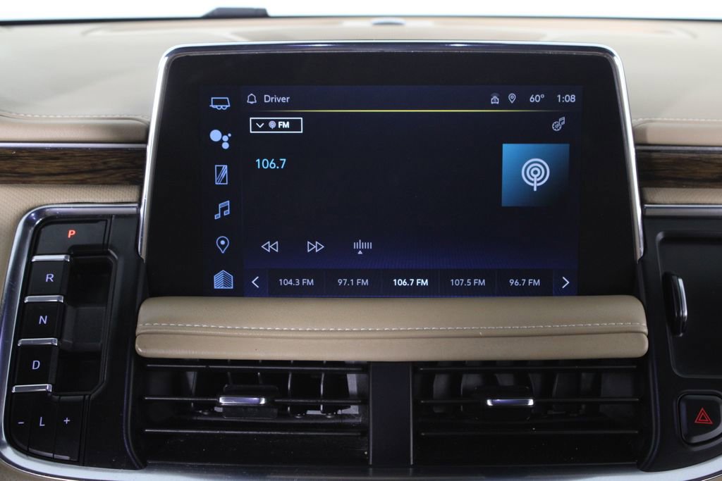 Used 2024 Chevrolet Suburban Premier RWD image 8