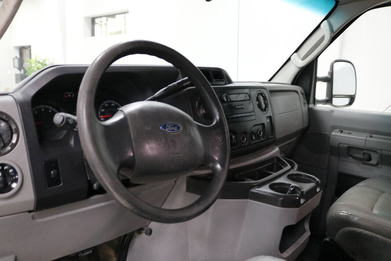Used 2014 Ford E-150 and Econoline 150 w/ Power Group image 22