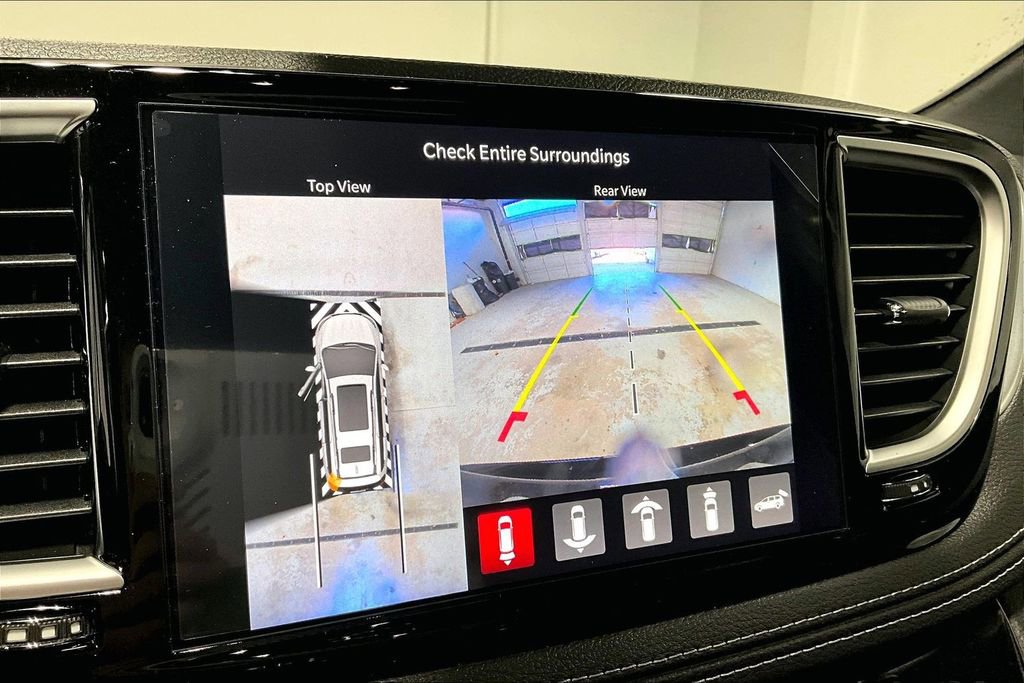 New 2026 Chrysler Pacifica Limited w/ S Appearance Package image 16