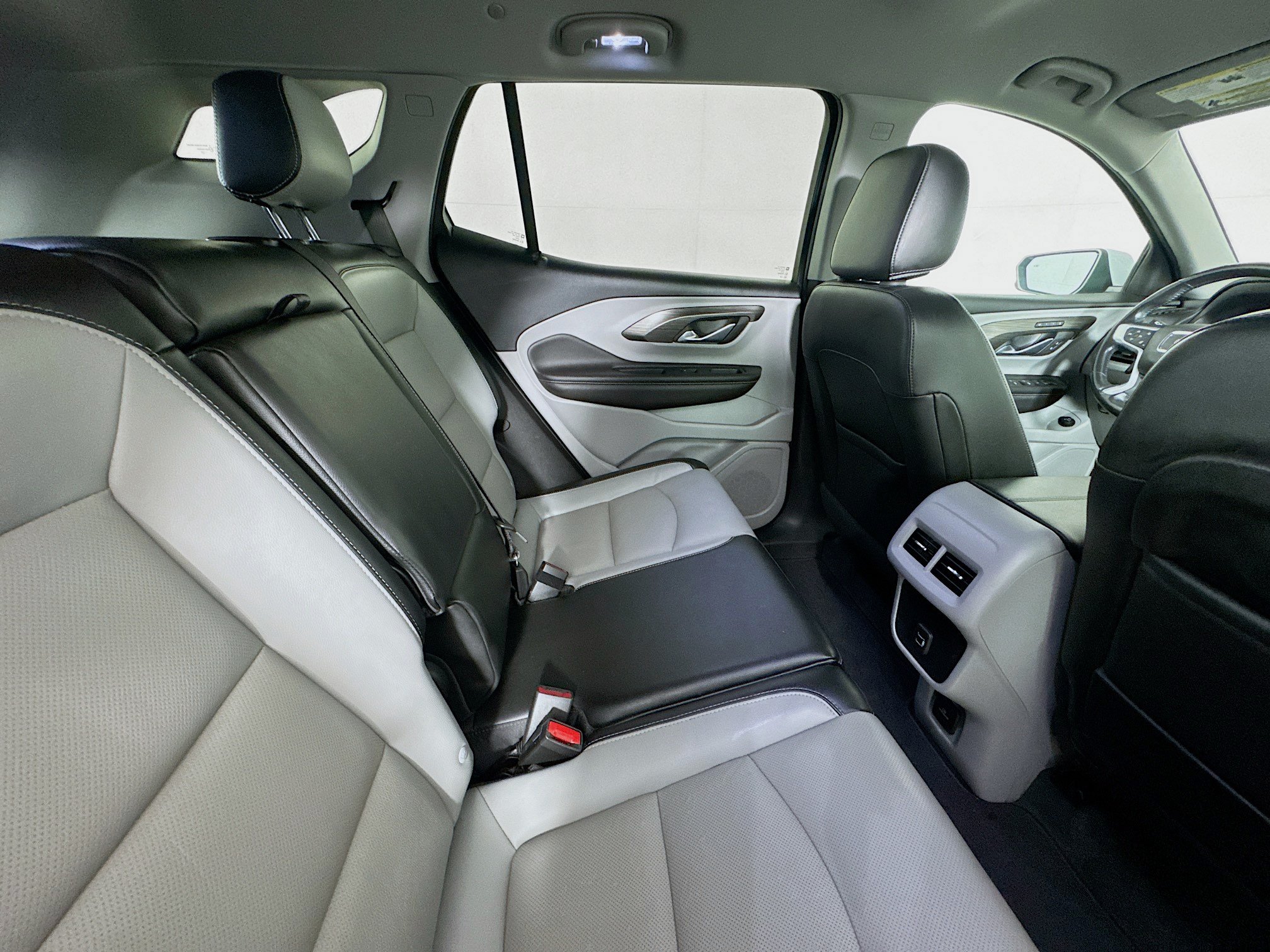 Used 2022 GMC Terrain SLT w/ Infotainment Package II FWD image 25