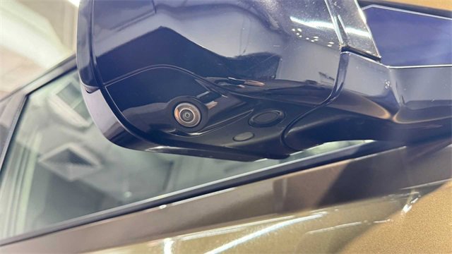 Used 2020 Land Rover Defender 110 SE image 11