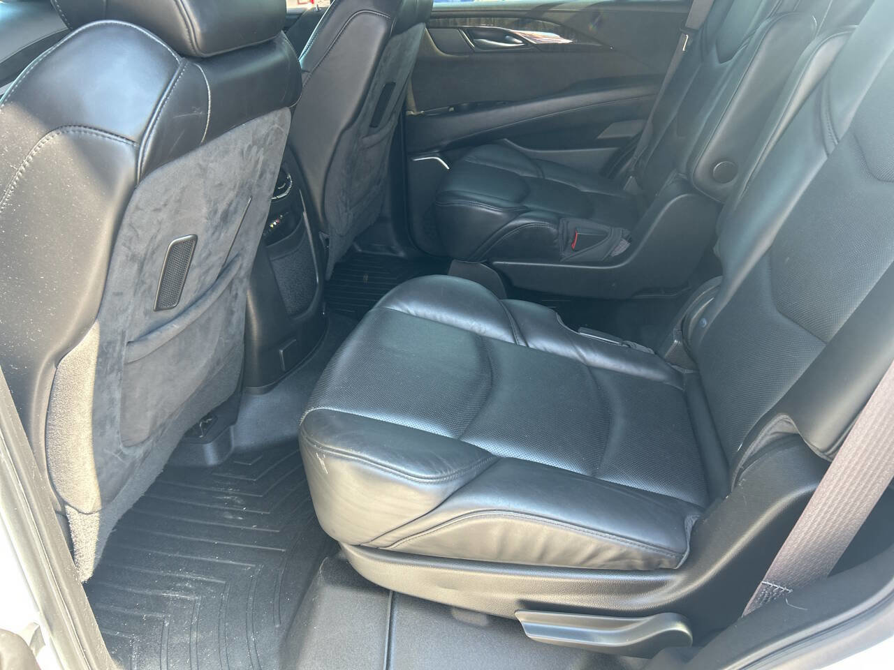 Used 2016 Cadillac Escalade Platinum image 15
