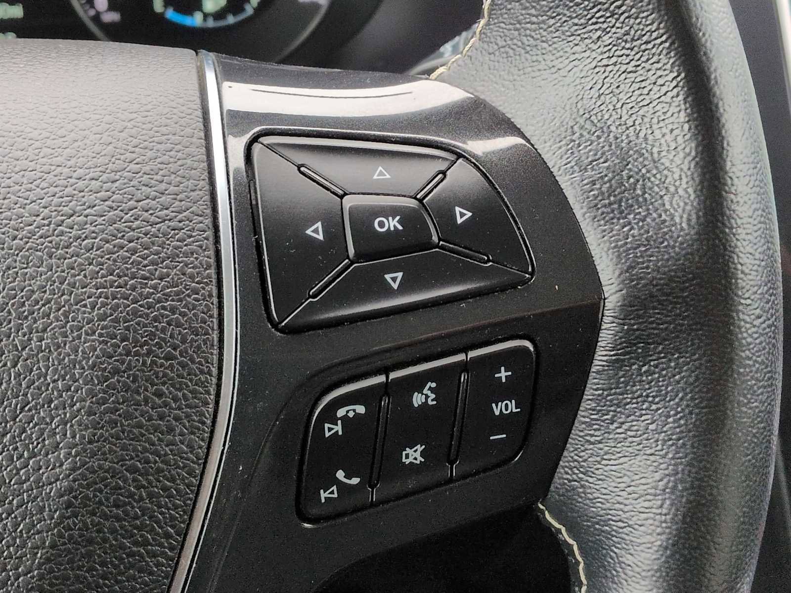 Used 2017 Ford Explorer Platinum image 26