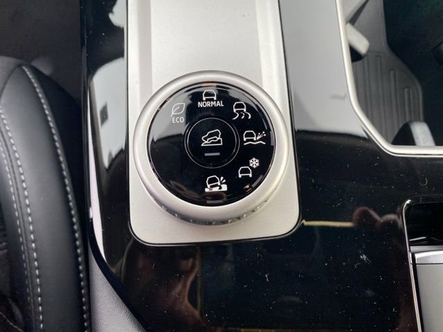 New 2025 Mitsubishi Outlander SE image 33