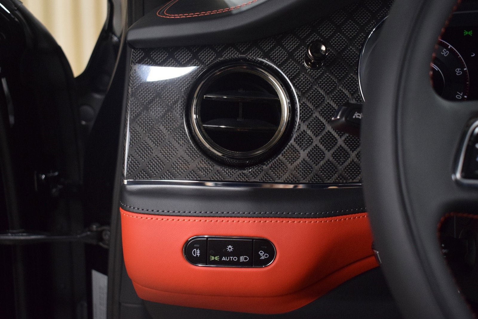 New 2025 Bentley Bentayga image 30