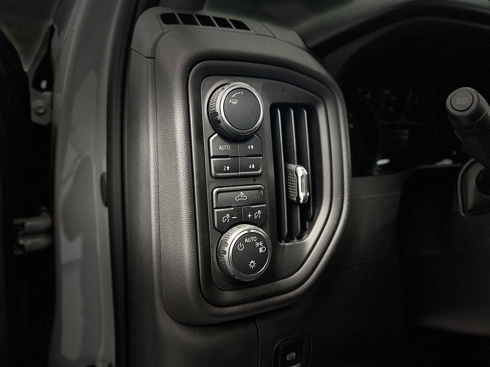 Used 2024 Chevrolet Silverado 1500 Custom Trail Boss AWD/4WD image 14