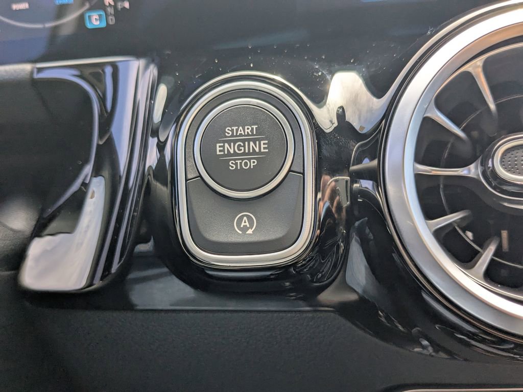 Certified 2025 Mercedes-Benz GLA 250 image 24