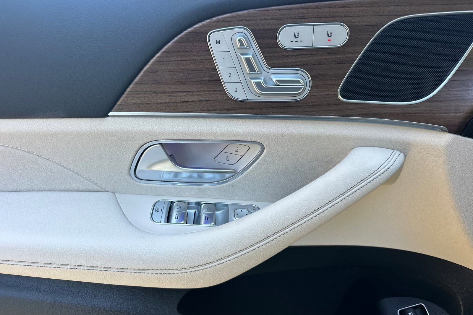 New 2026 Mercedes-Benz GLE 450e 4MATIC image 13