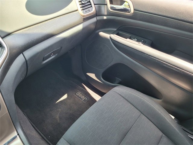 Used 2016 Jeep Grand Cherokee Laredo image 11