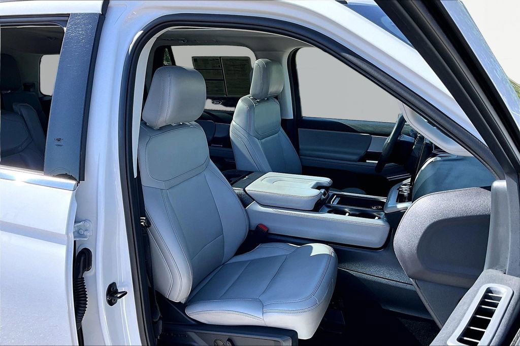 Certified 2025 Ford Expedition Active AWD/4WD image 7