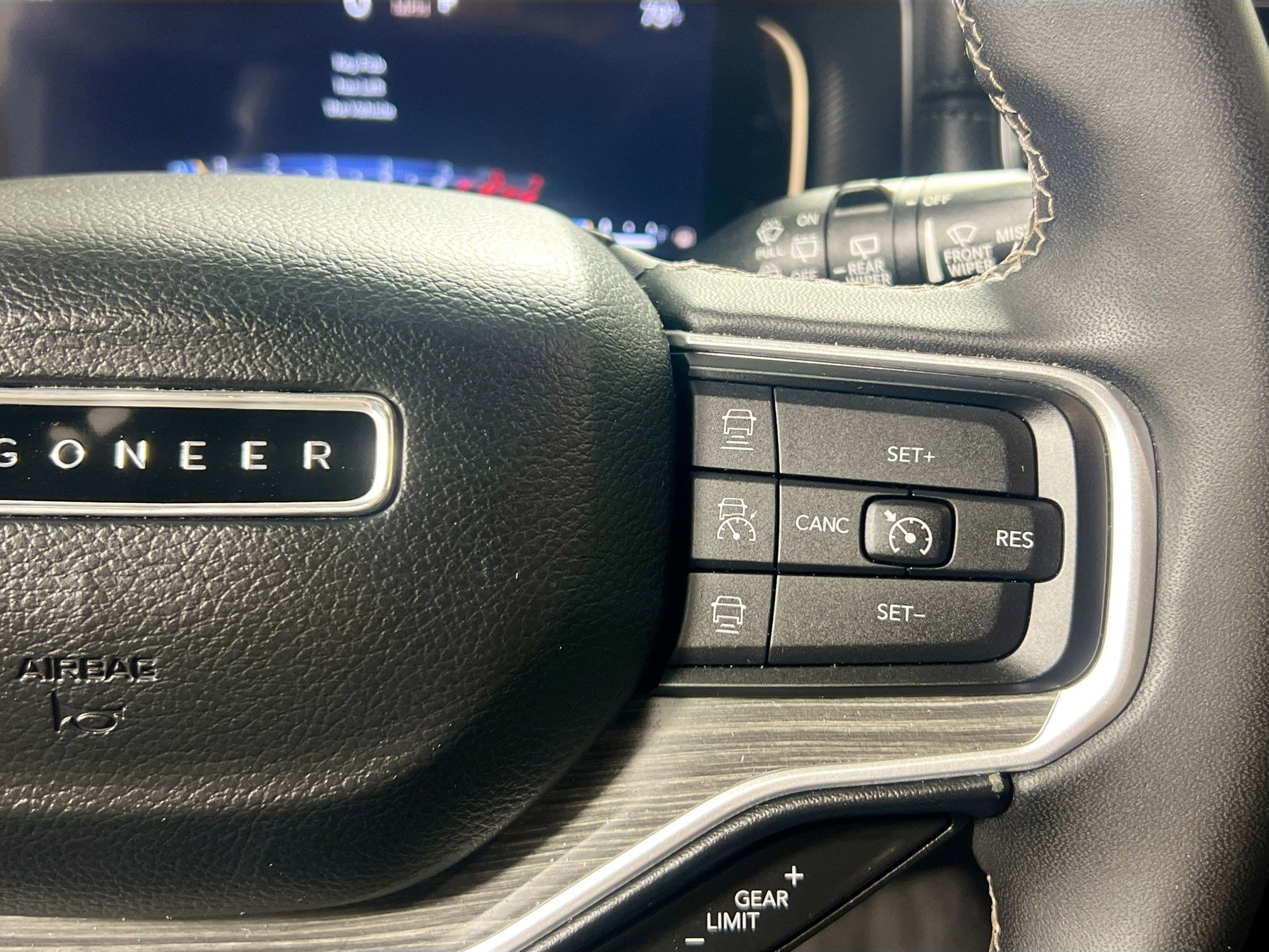 Used 2023 Jeep Wagoneer L Series II image 19