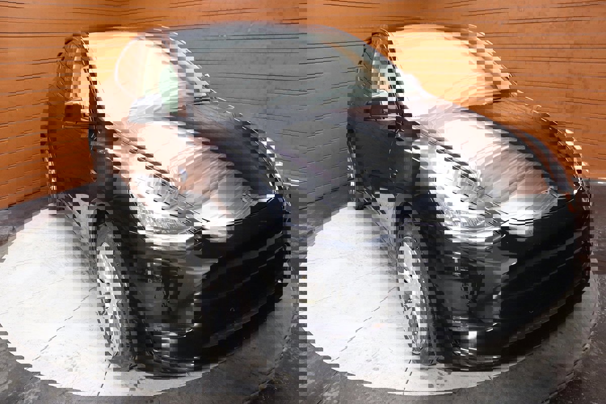 Used 2023 Tesla Model Y Long Range image 13