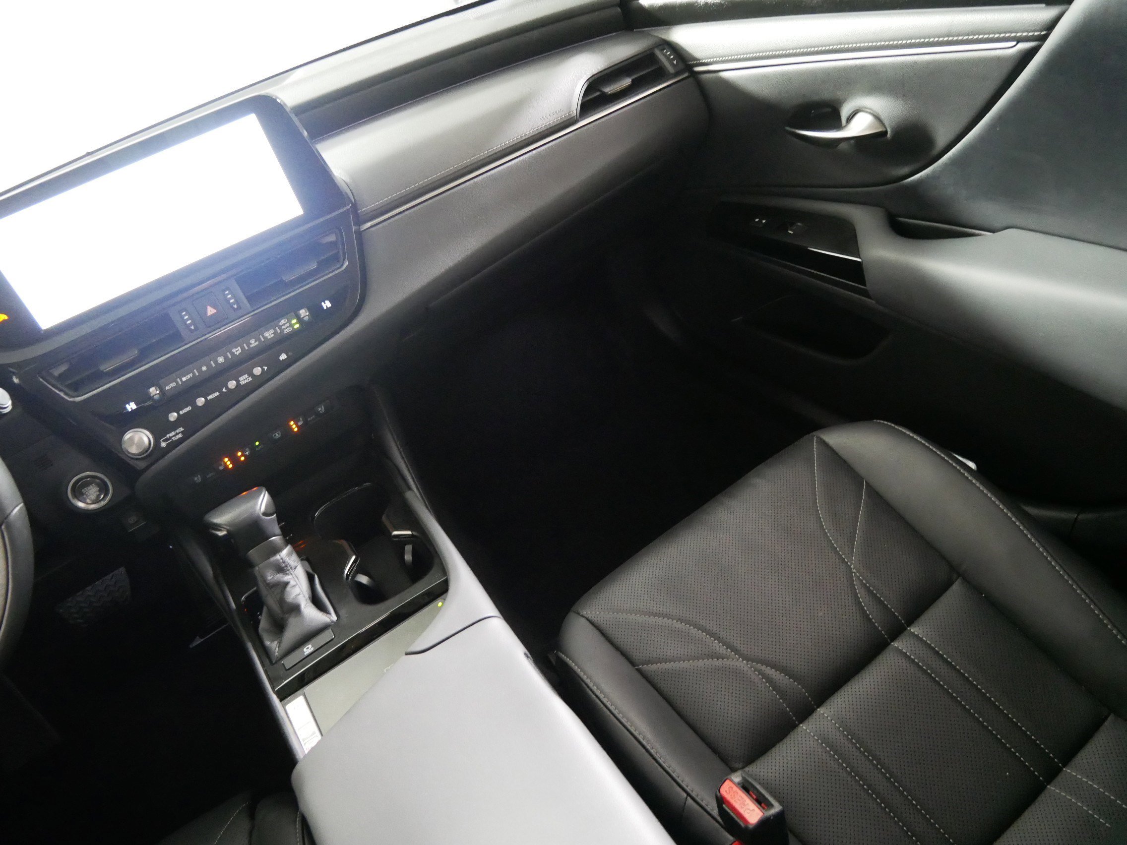 Used 2023 Lexus ES 350 Ultra Luxury w/ Accessory Package (Z1) image 11