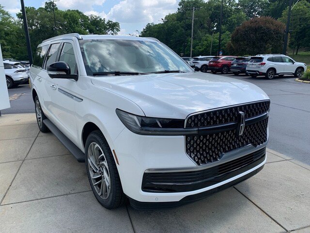 New 2027 Lincoln Navigator L Premier AWD/4WD image 8
