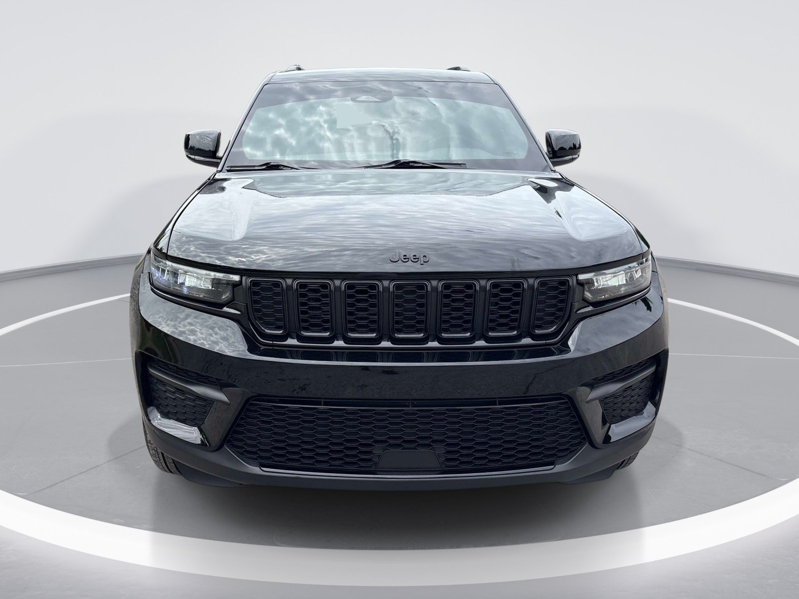 Used 2024 Jeep Grand Cherokee Altitude AWD/4WD image 2