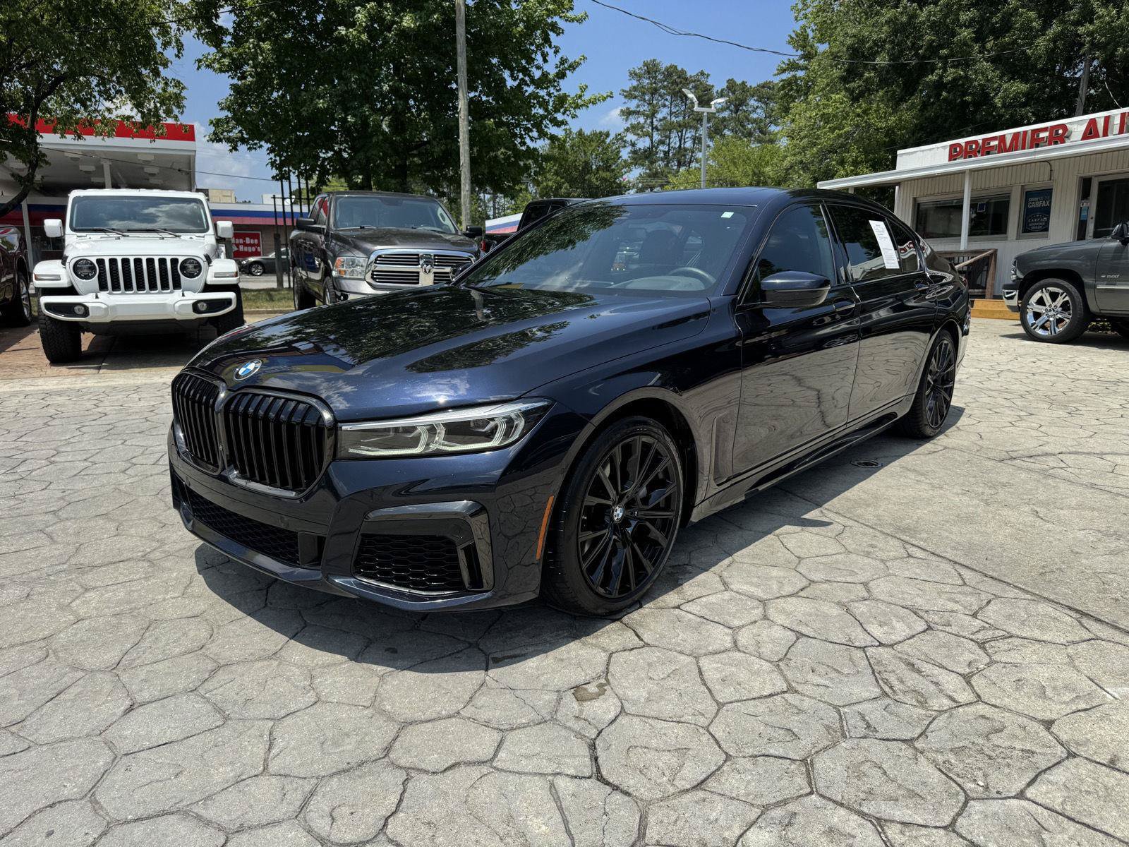 Used 2022 BMW 740i w/ M Sport Package RWD image 9