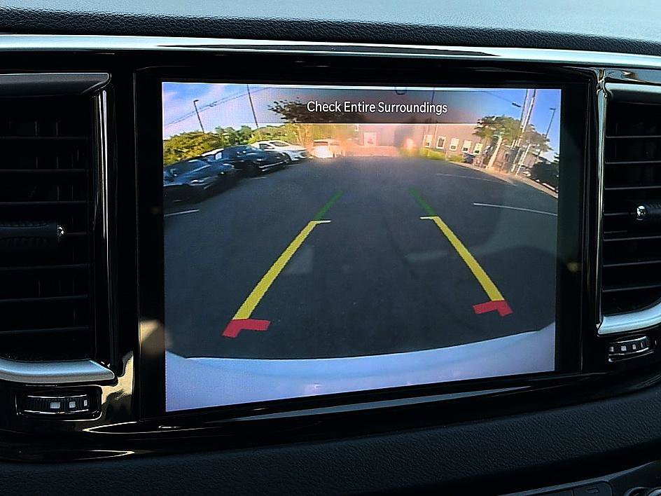 Used 2023 Chrysler Pacifica Touring-L FWD image 14