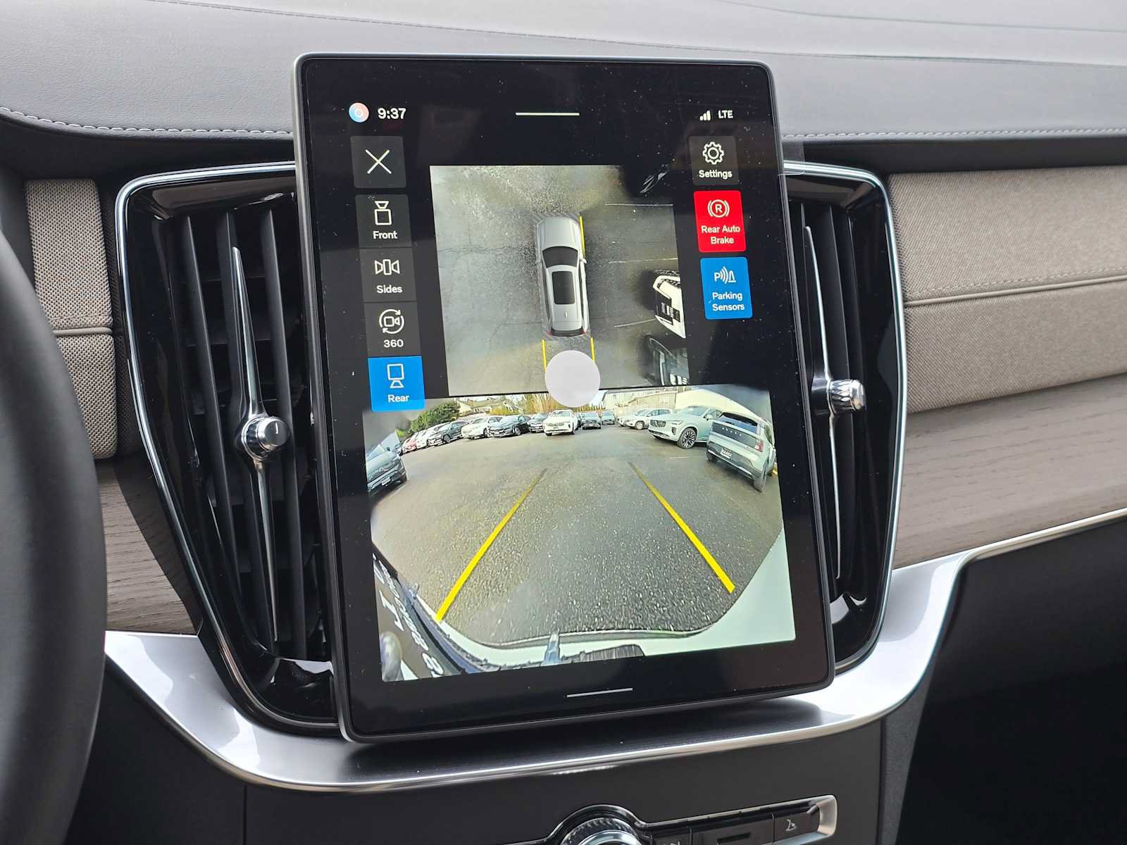 New 2026 Volvo XC90 B6 Plus w/ Protection Package Premier AWD/4WD image 24