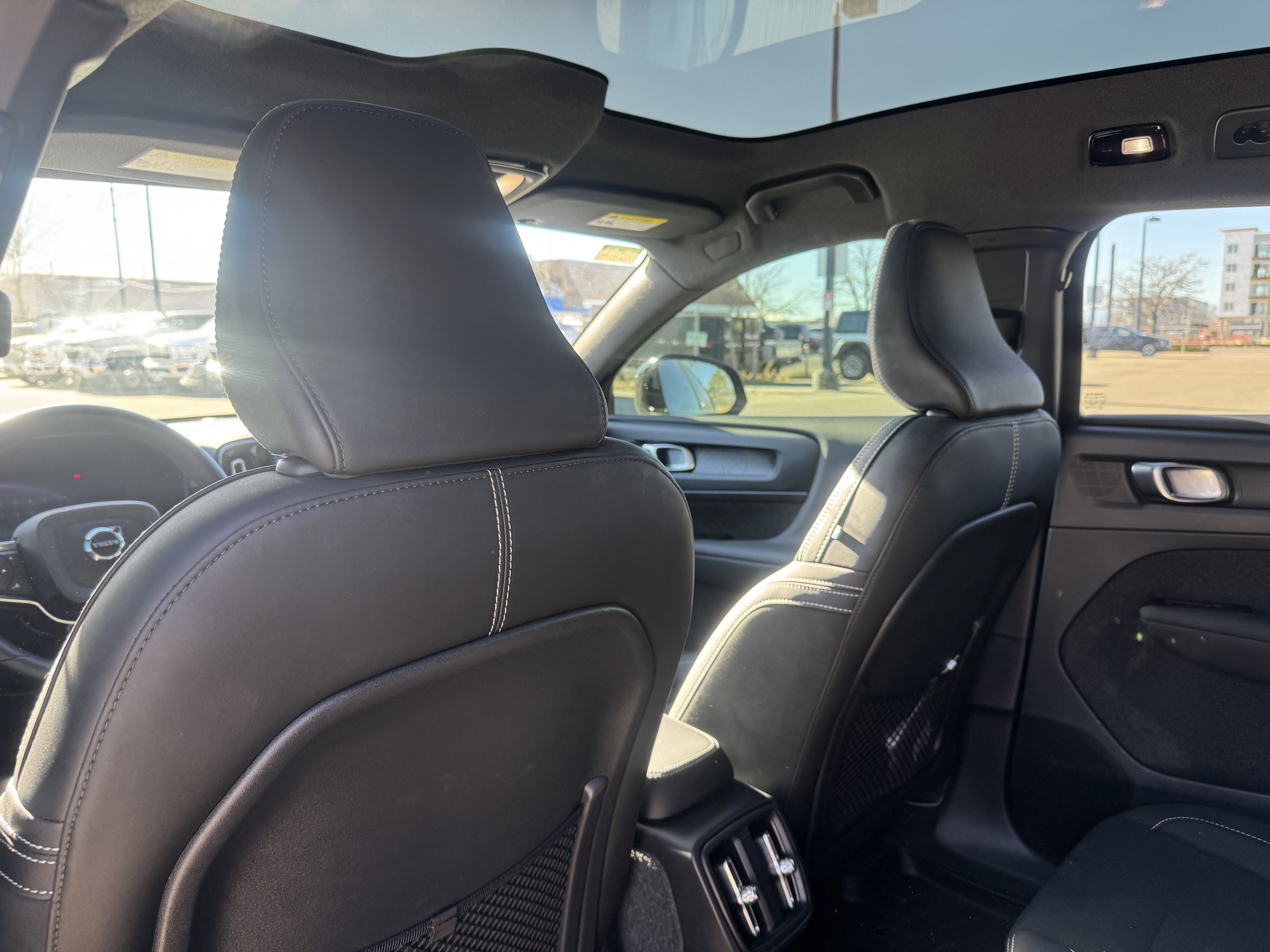 Used 2023 Volvo C40 P8 Recharge Ultimate image 15