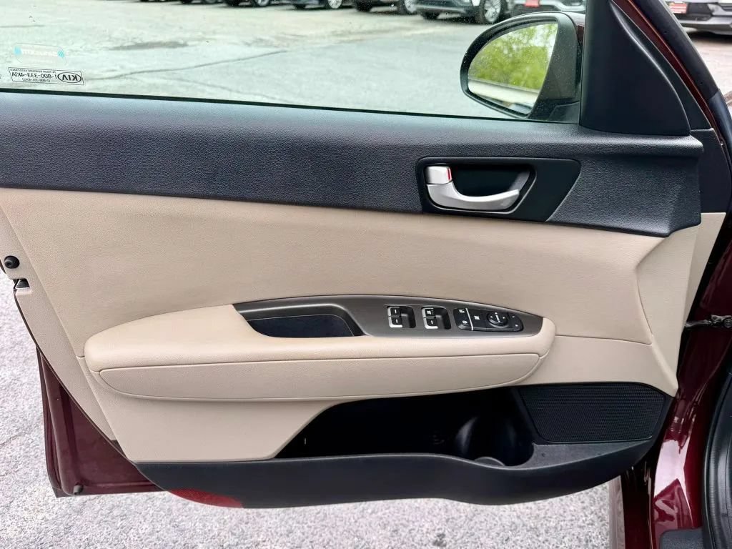 Used 2018 Kia Optima LX w/ 17" Alloy Wheels Package FWD image 12