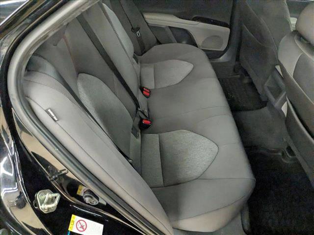Used 2018 Toyota Camry LE image 20