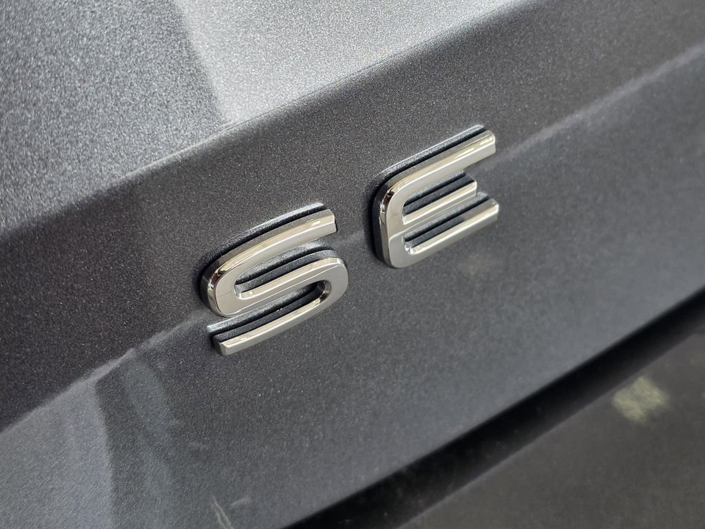 Used 2025 Volkswagen Taos SE FWD image 7