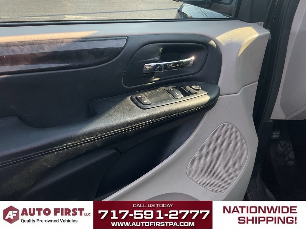 Used 2017 Dodge Grand Caravan SE FWD image 5