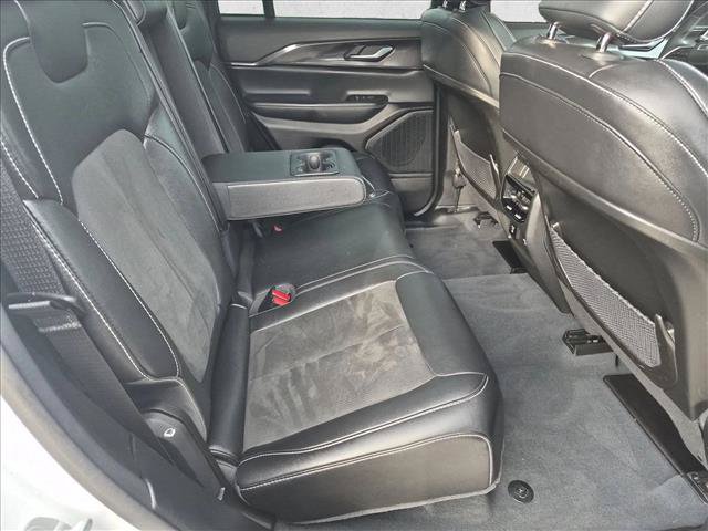 Used 2023 Jeep Grand Cherokee Altitude AWD/4WD image 20