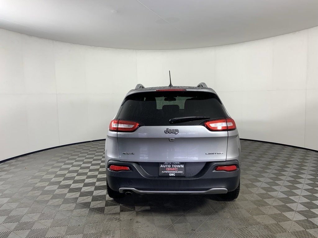 Used 2016 Jeep Cherokee Limited image 8