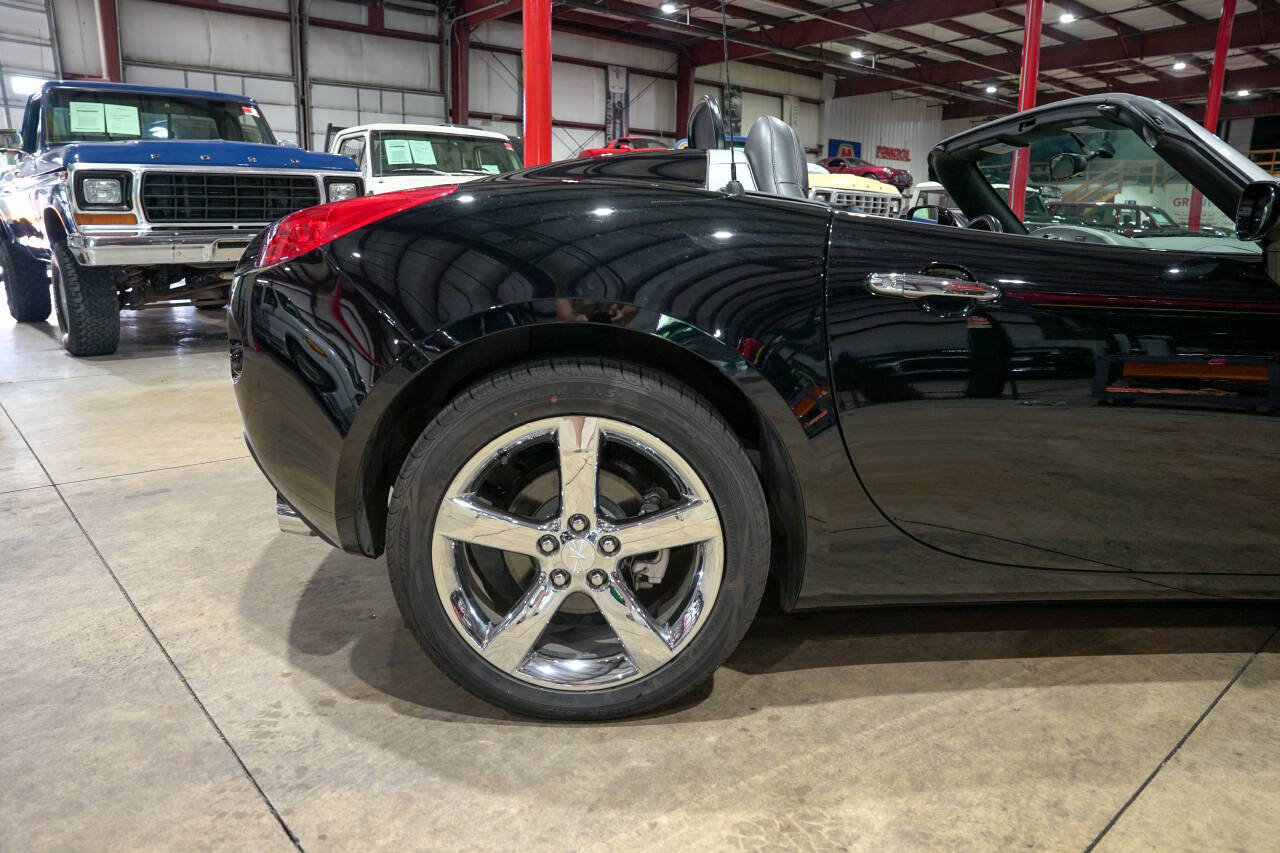 Used 2006 Pontiac Solstice Convertible w/ Premium Package RWD image 9