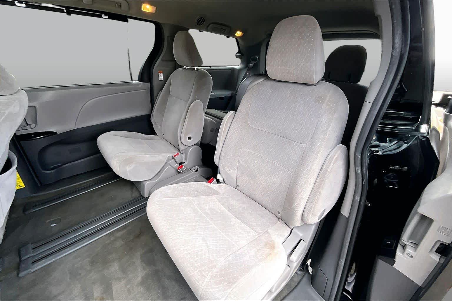 Used 2015 Toyota Sienna LE FWD image 20