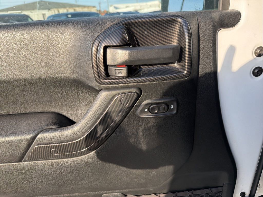 Used 2018 Jeep Wrangler Unlimited Sahara image 13