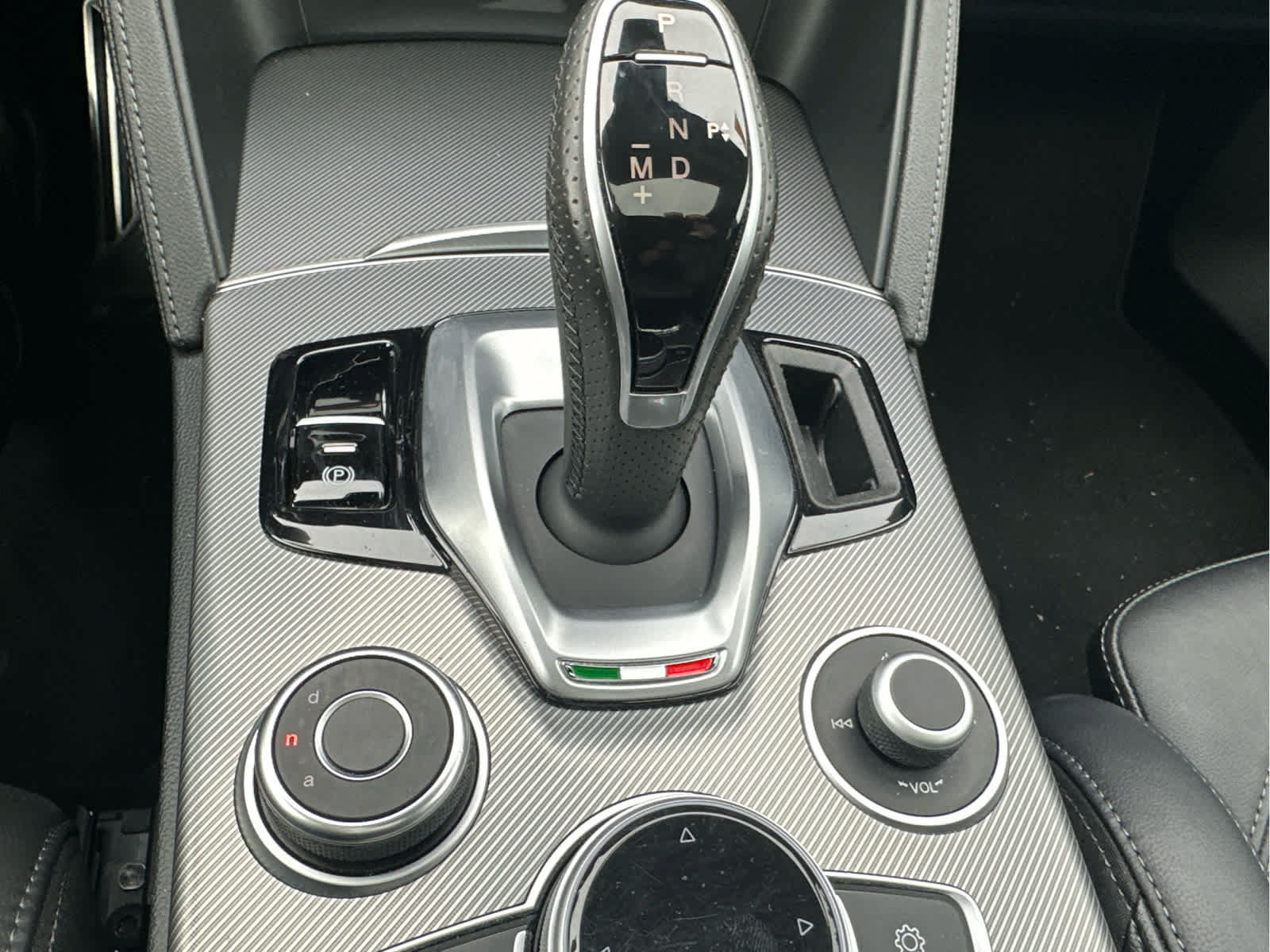 Used 2023 Alfa Romeo Stelvio Veloce AWD/4WD image 21
