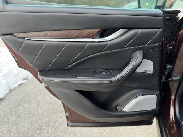 Used 2020 Maserati Levante GranLusso image 12