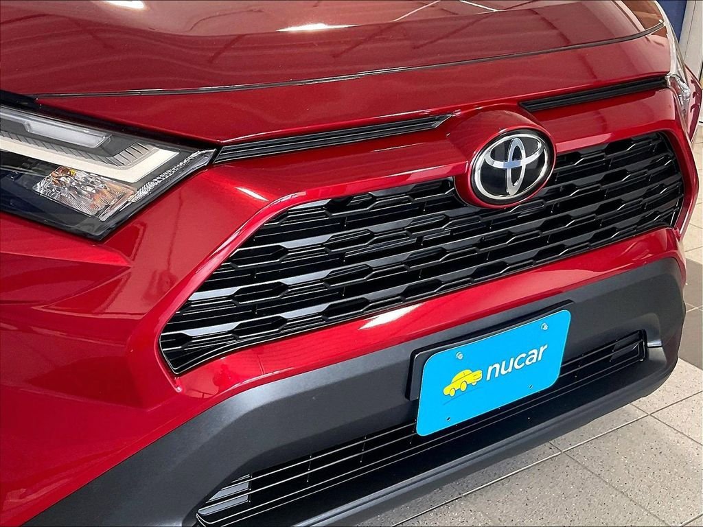 Used 2025 Toyota RAV4 XLE AWD/4WD image 30