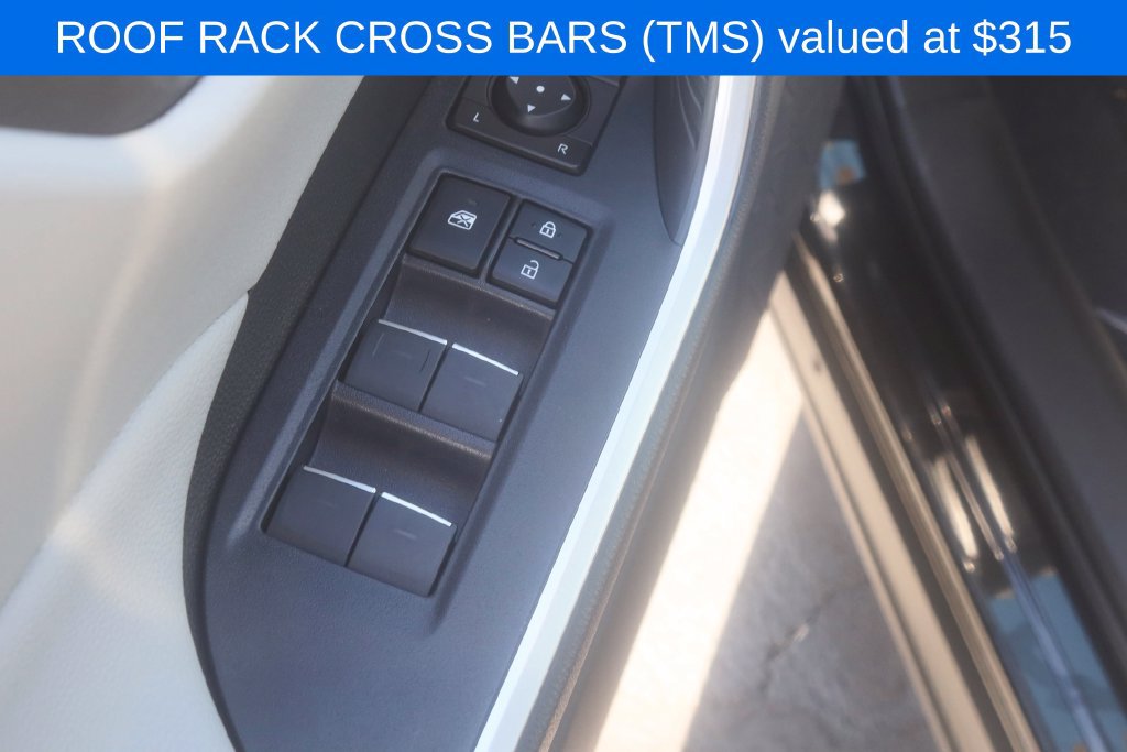 Used 2025 Toyota RAV4 XLE AWD/4WD image 5