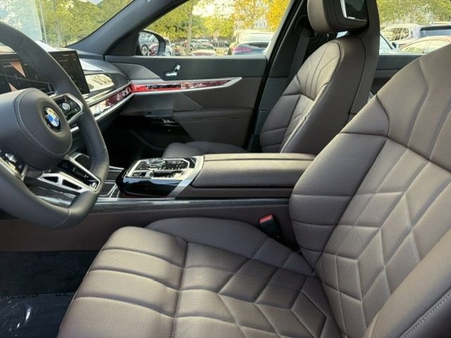Used 2026 BMW 760i xDrive AWD/4WD image 3