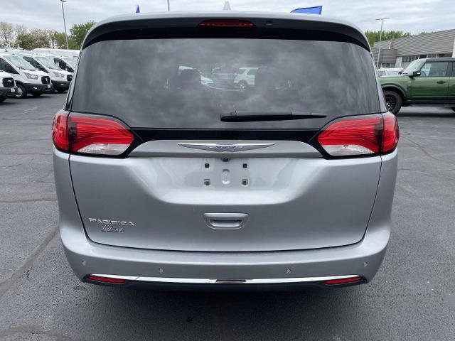 Used 2018 Chrysler Pacifica Touring Plus w/ Tire & Wheel Group FWD image 4