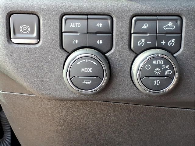 Used 2024 Chevrolet Silverado 1500 ZR2 w/ Technology Package AWD/4WD image 18