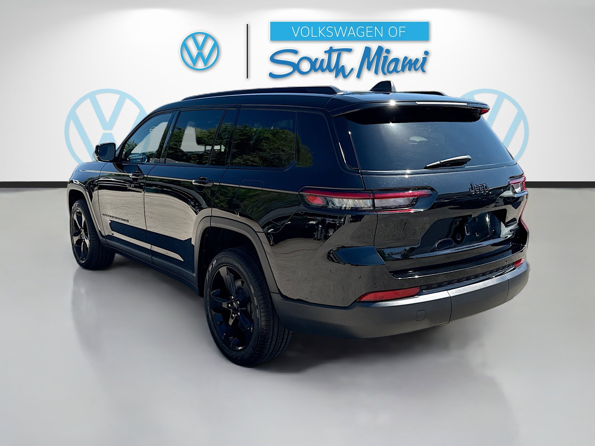 Used 2025 Jeep Grand Cherokee L Limited w/ Black Appearance Package image 5