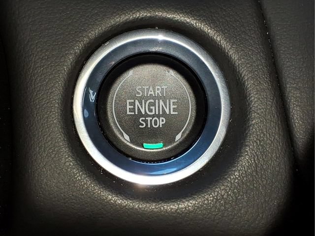 Used 2023 GMC Yukon XL SLE w/ Gmc Pro Safety Plus Package AWD/4WD image 23