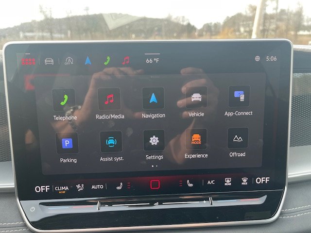 New 2025 Volkswagen Tiguan SE R-Line image 13